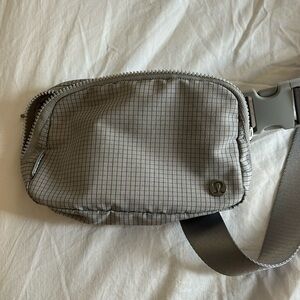 Lululemon everywhere belt bag in grey checker print